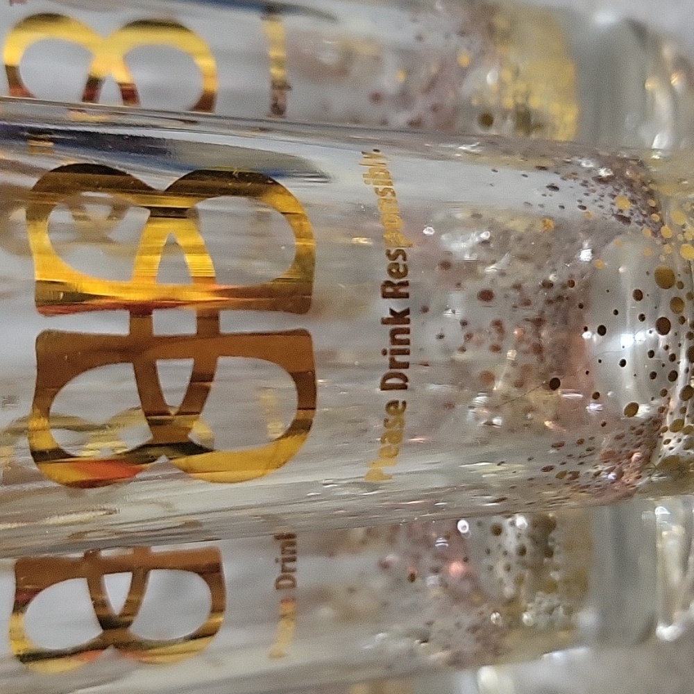 Bailey's Elegant Gold and Clear Shot Glass Set Of 8 EUC - Picture 2 of 3